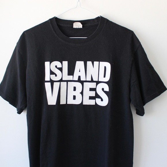 🌟2/$14🌟 Island Vibes graphic t-shirt - Picture 1 of 4